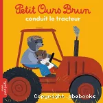 Petit Ours brun conduit le tracteur